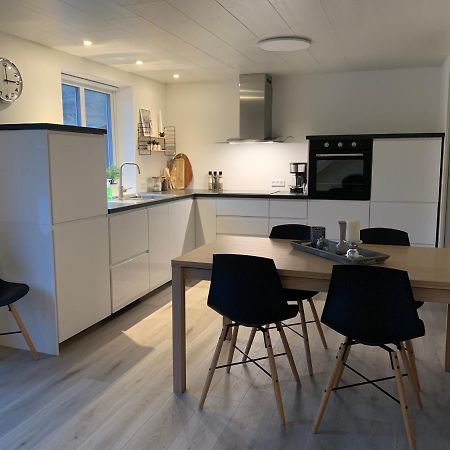 Spacious Apartment On N.P.Gota 8A, Klaksvík Kültér fotó